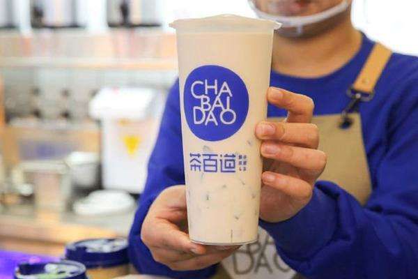 茶百道中杯和大杯的區(qū)別多少ml，茶百道中杯大杯的區(qū)別