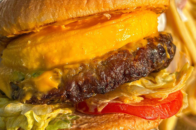 加盟一個肯德基店要多少錢呢，肯德基加盟需要什么條件啊