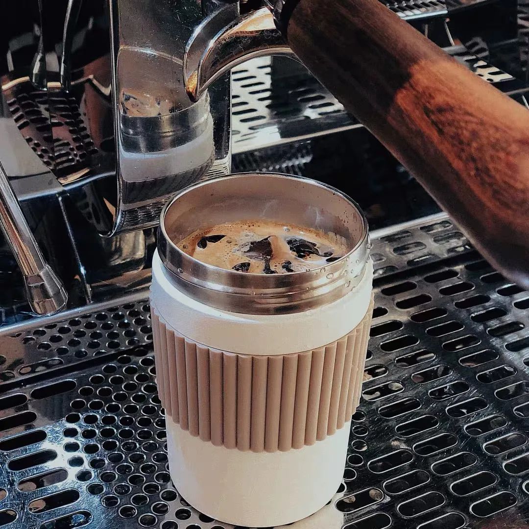 如何開(kāi)—家星巴克咖啡加盟店，星巴克加盟費(fèi)用大概是多少