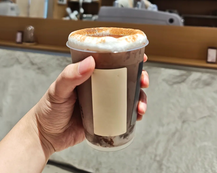 喜茶奶茶店加盟費(fèi)用價(jià)格表2025，加盟喜茶要多少錢(qián)有什么條件